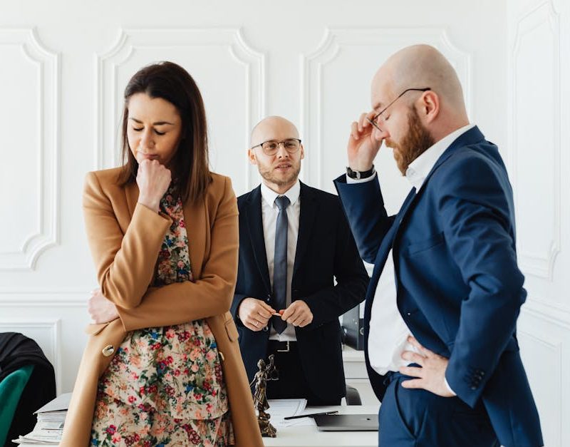 Объявление себя банкротом с юридическим контролем